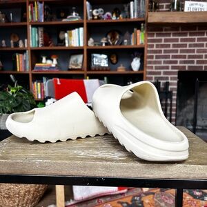 Yeezy *LIKE* slides, NOT Yeezy brand